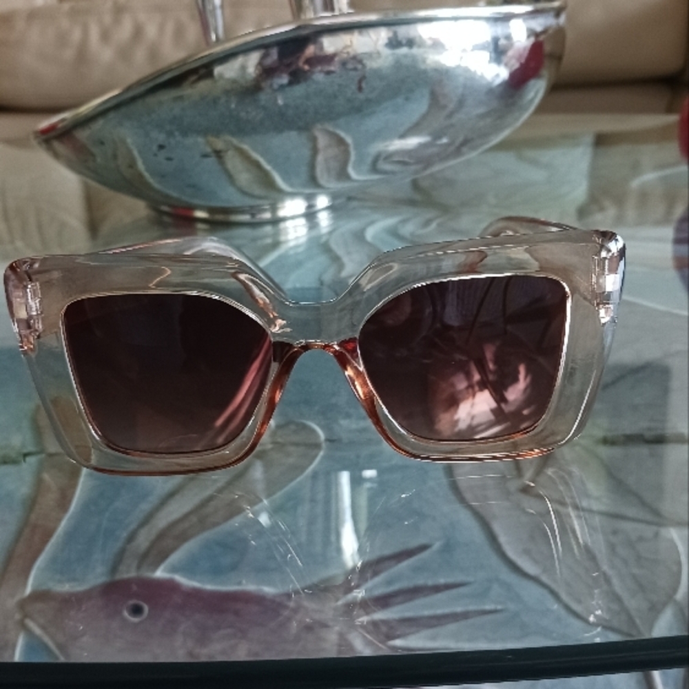 NWT Blush Square Sunglasses Gradient Lenses Chunky Frame